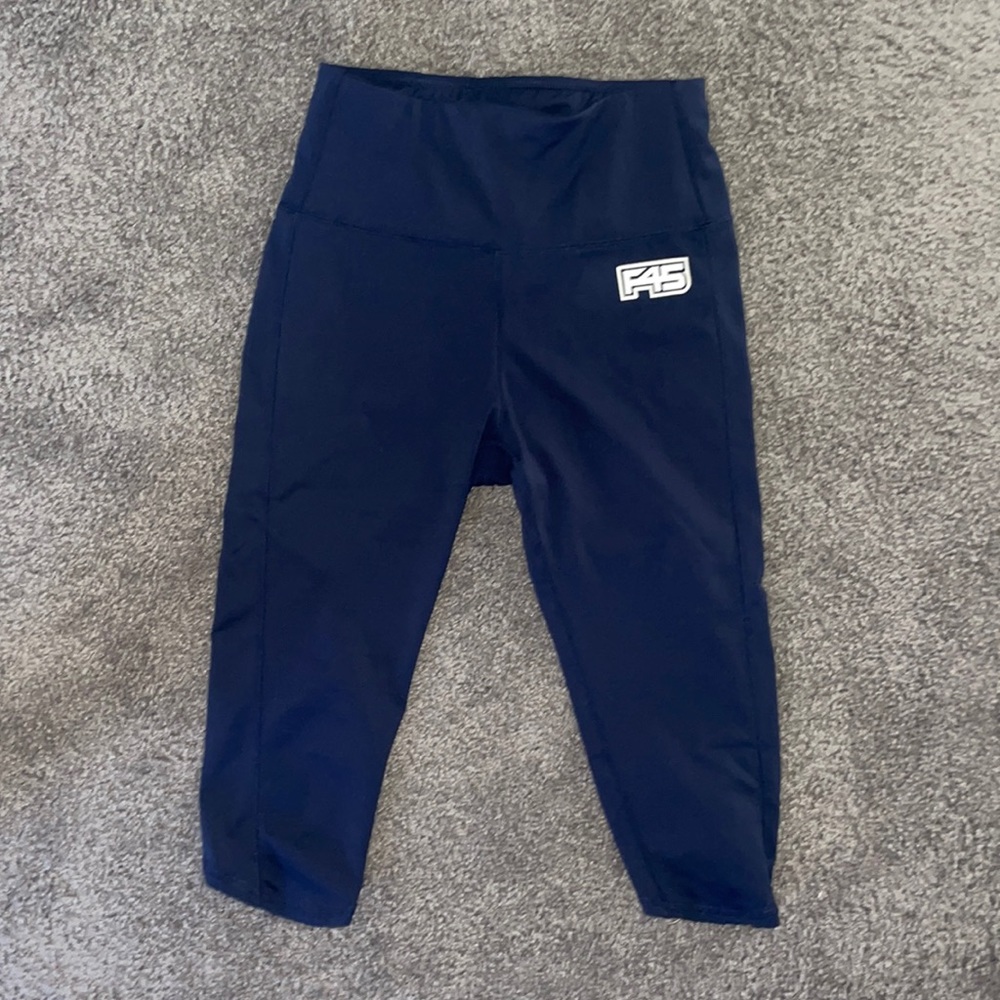 F45 cropped legging